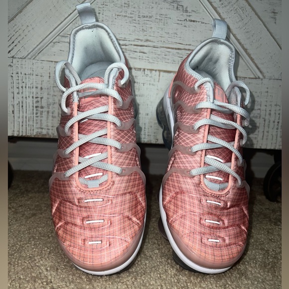 Women’s Nike VaporMax Plus - Picture 3 of 13